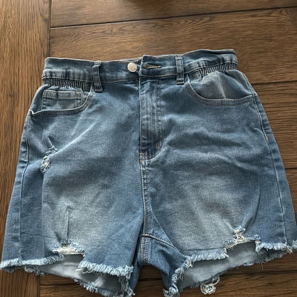 Super cute Jean shorts (6) medium